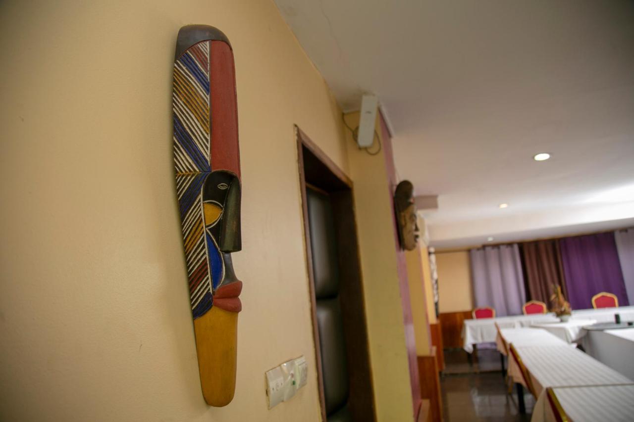 Hotel Yaahot Yaoundé Exterior foto